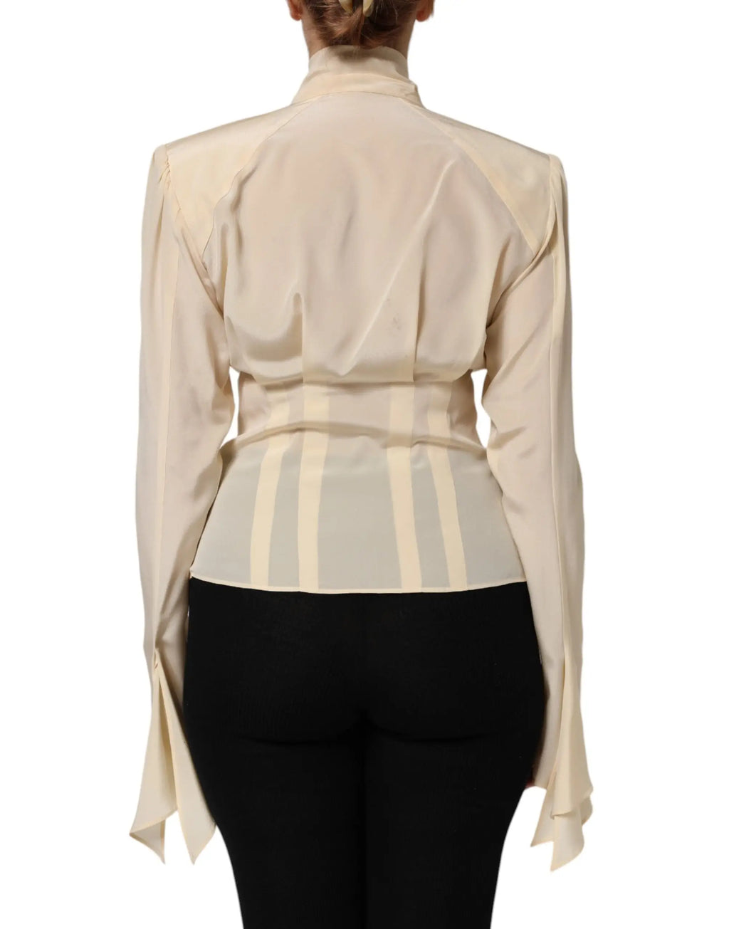 Blouse dolce & gabbana couleur crème en satin avec col ascot haut et manches longues asymétriques au dos