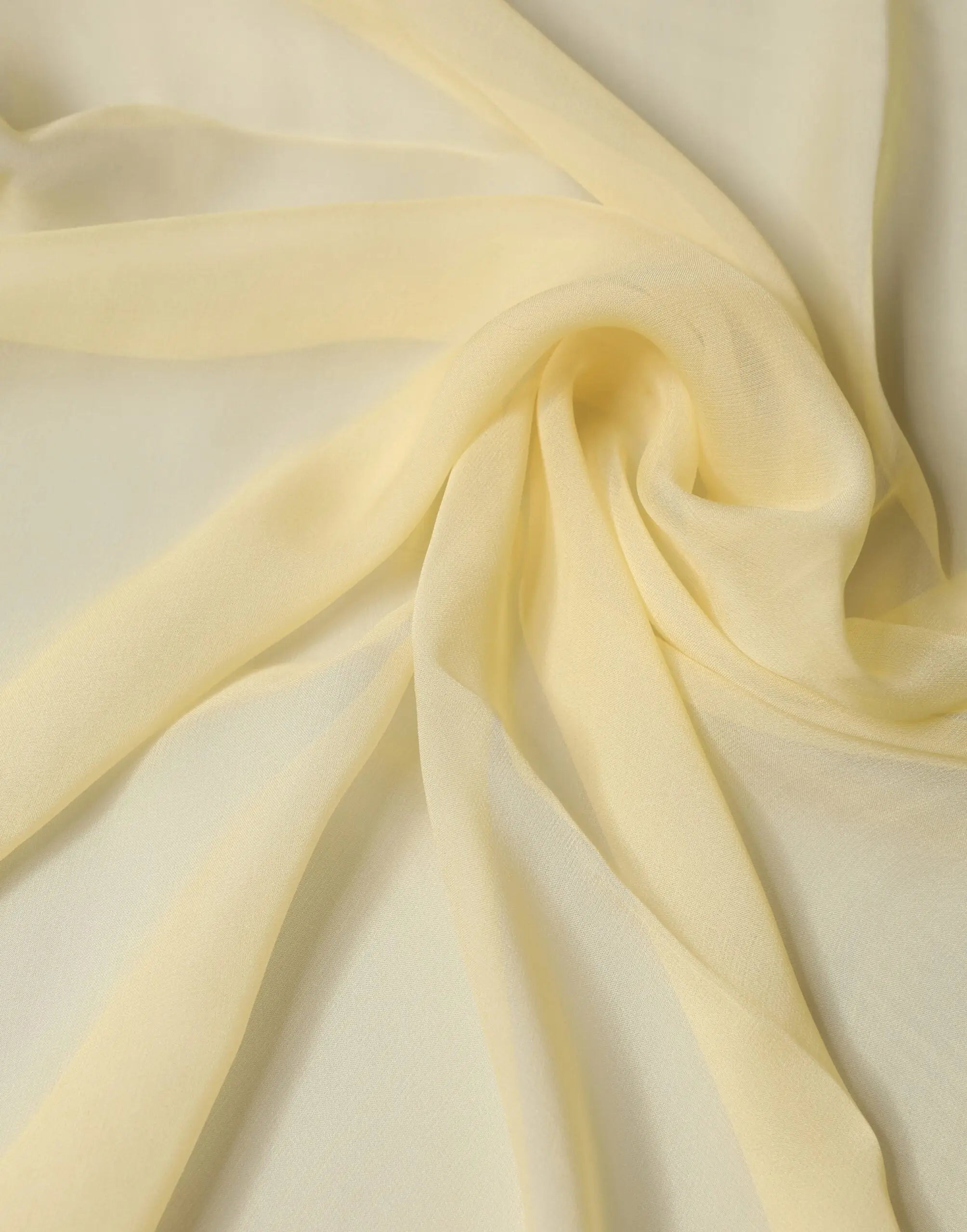 Un châle foulard en soie légère jaune pâle dolce gabbana 100cm x 99cm avec texture fluide et délicate