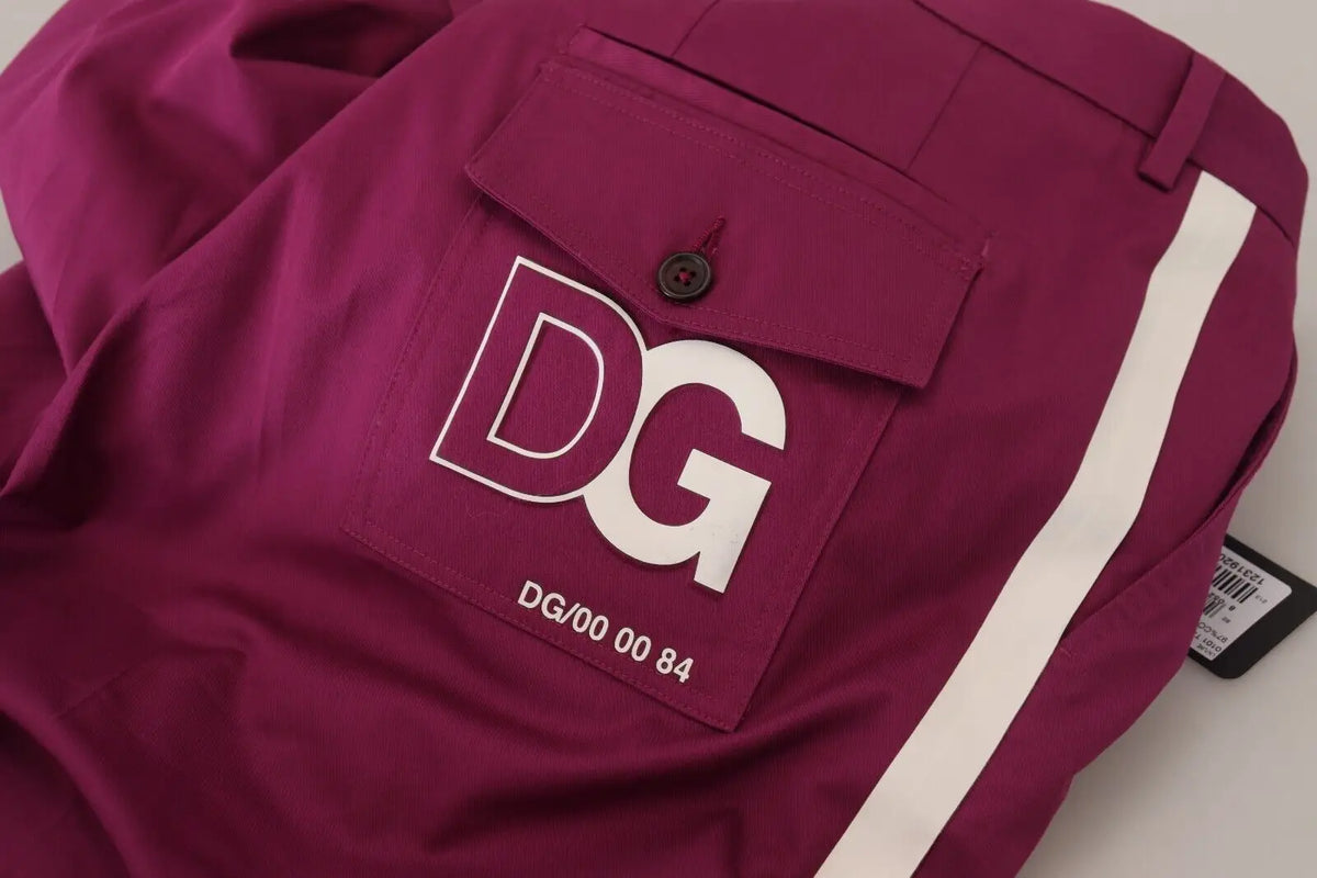 Pantalon cargo dolce gabbana magenta en coton avec logo dg blanc sur la poche et bande blanche contrastée sur le côté