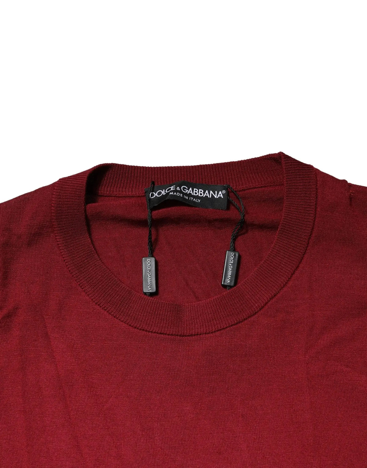 Pull dolce & gabbana en cachemire bordeaux avec col rond côtelé et étiquettes de marque noires