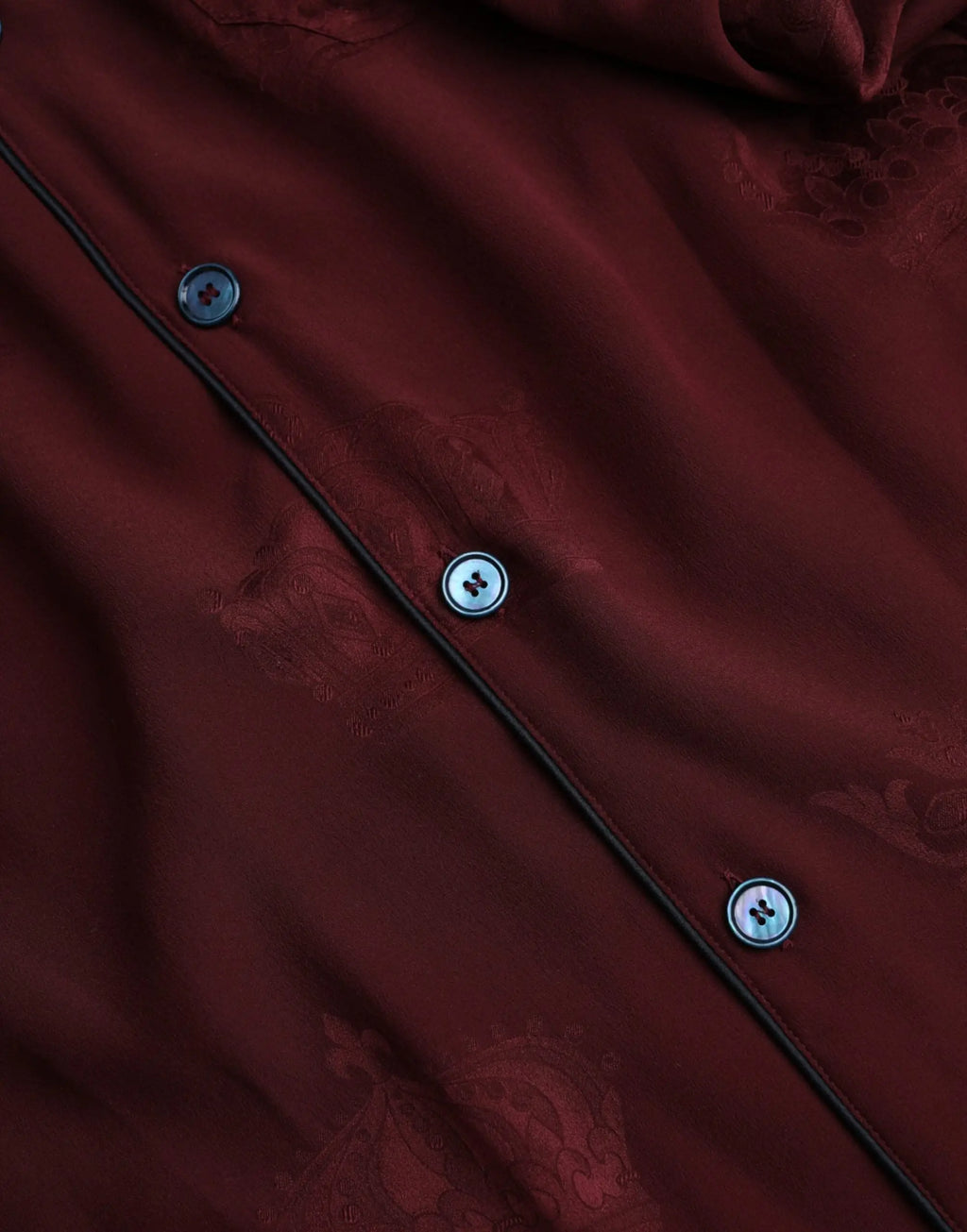 Chemise manches longues dolce & gabbana en soie jacquard couleur bordeaux avec broderie florale et boutons argentés