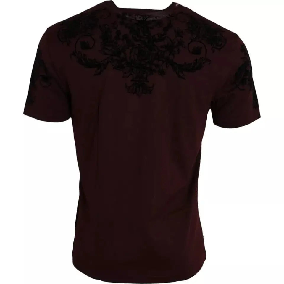 T-shirt dolce & gabbana homme bordeaux à manches courtes avec broderie florale noire sur les épaules et la poitrine