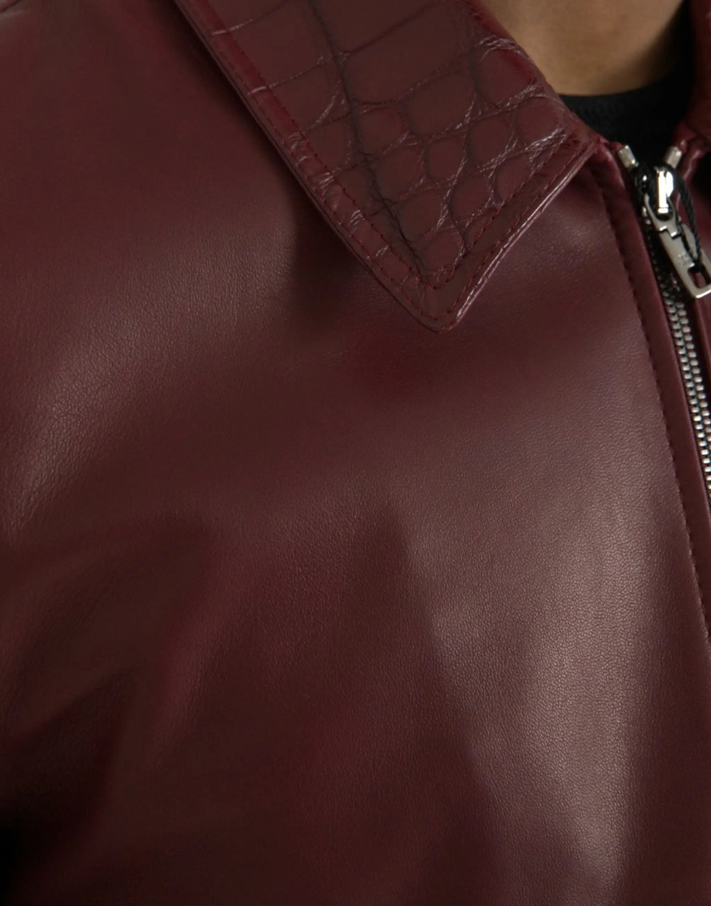 Veste motard zip en cuir bordeaux dolce & gabbana avec col texture crocodile et fermeture éclair argentée