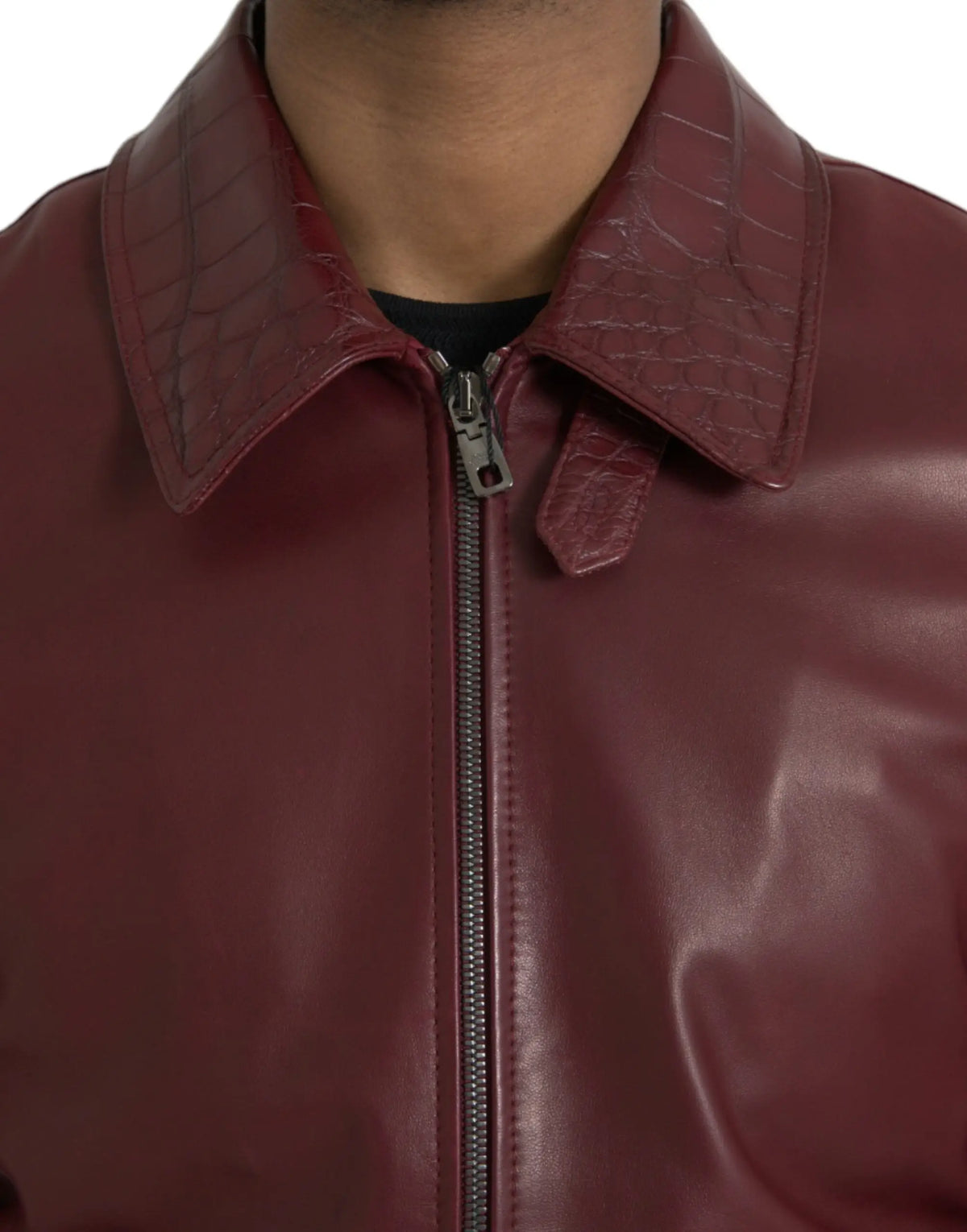 Dolce & gabbana maroon biker jacket en cuir avec col texturé effet crocodile et fermeture éclair avant