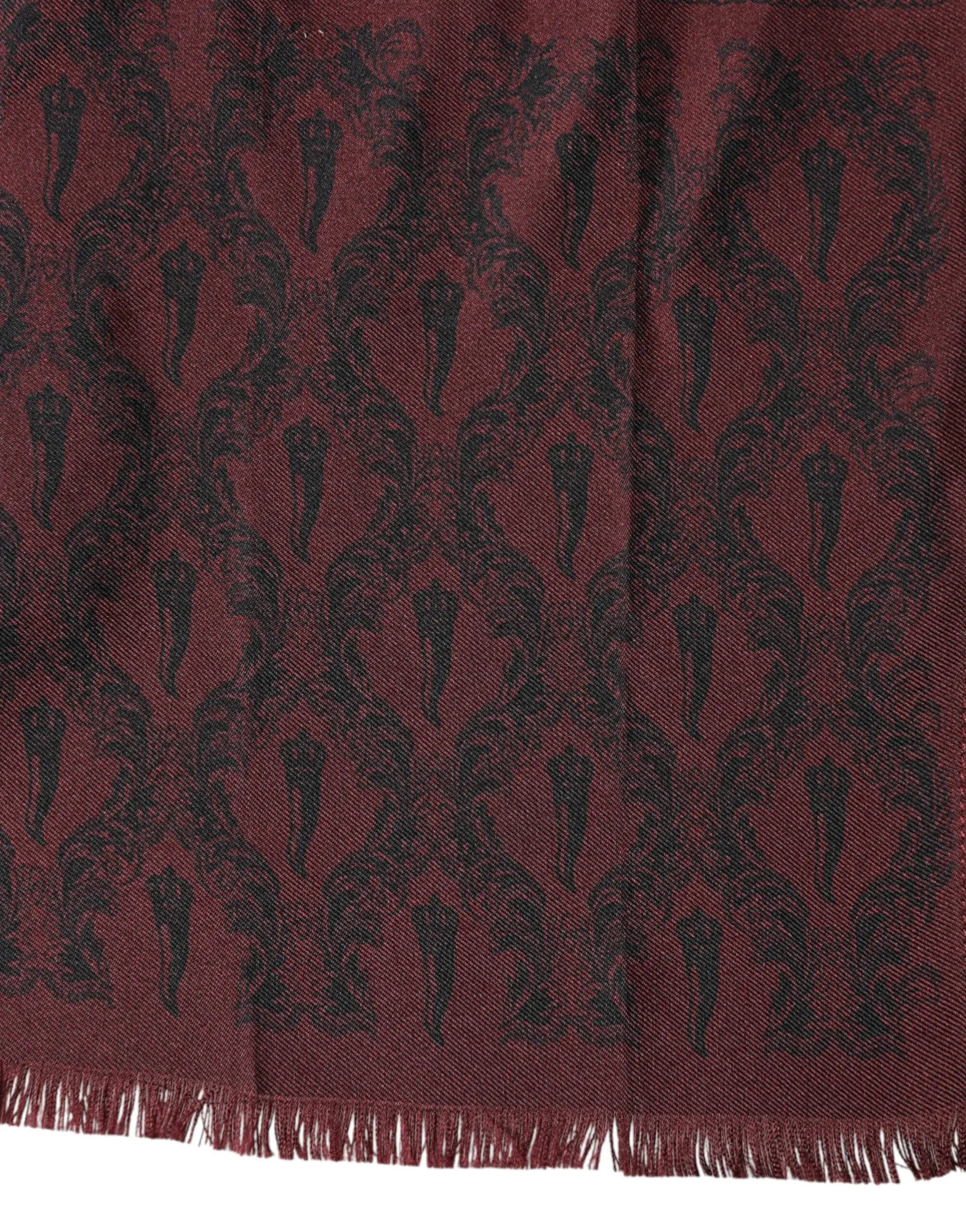 Écharpe en soie dolce & gabbana bordeaux riche avec motif damassé noir et bord à franges 133cm x 22cm homme