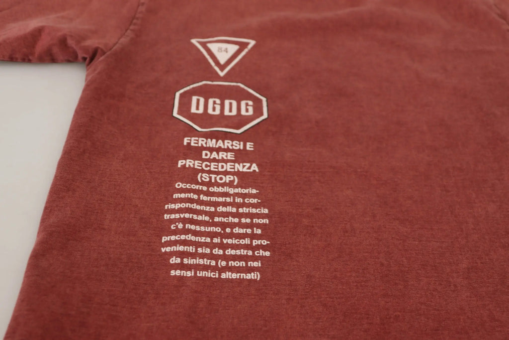 T-shirt dolce & gabbana rouge en coton avec texte brodé blanc et logo, col rond et manches courtes