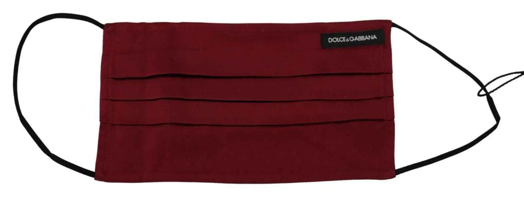 Masque facial dolce & gabbana en soie bordeaux avec plis subtils et élastiques noirs pour les oreilles taille unique