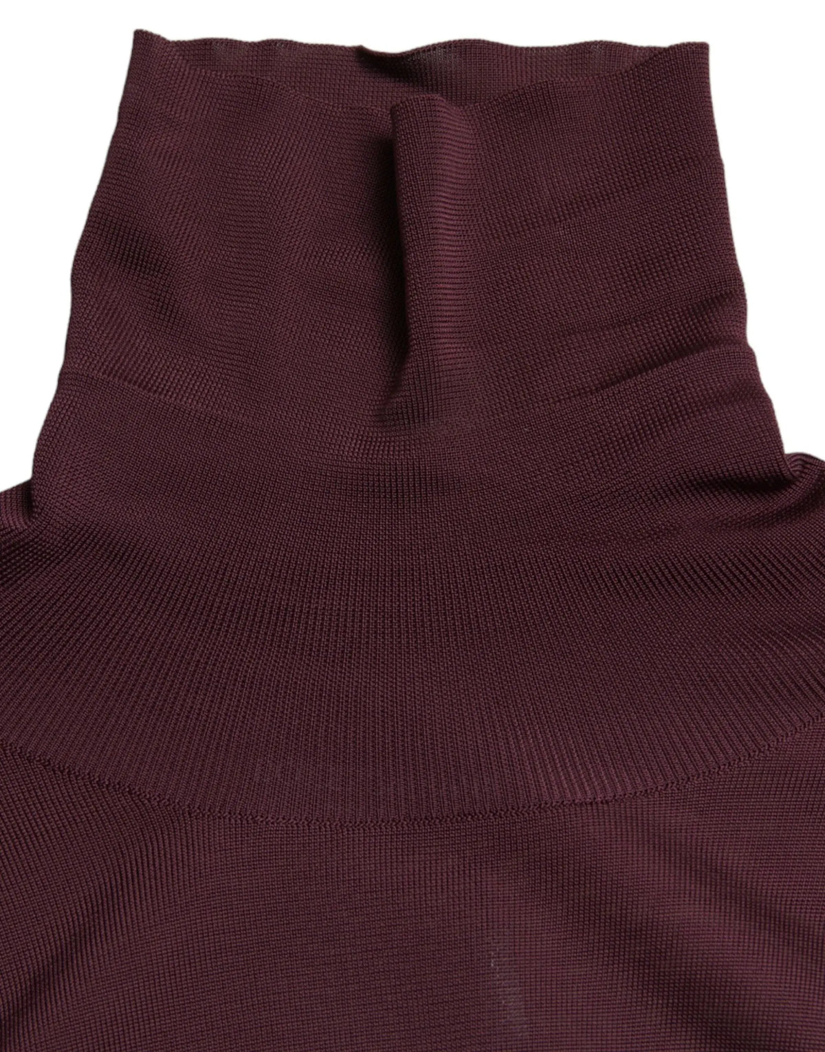 Pullover dolce & gabbana en viscose bordeaux riche avec col roulé haut et texture côtelée