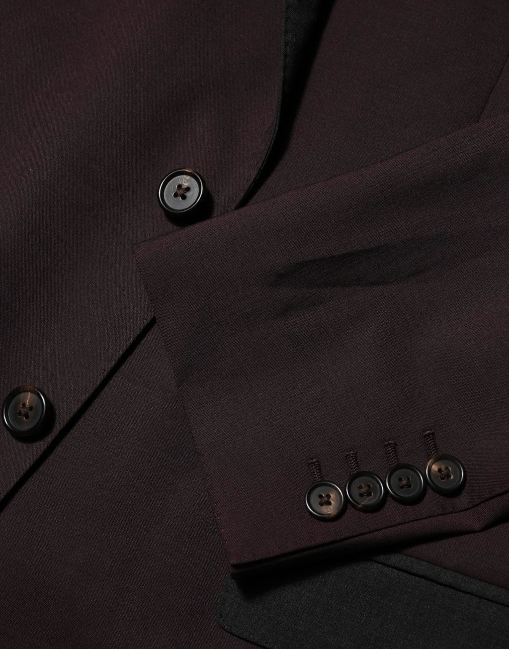 Veste de costume dolce gabbana bordeaux en laine avec deux boutons noirs et tissage subtil texturé