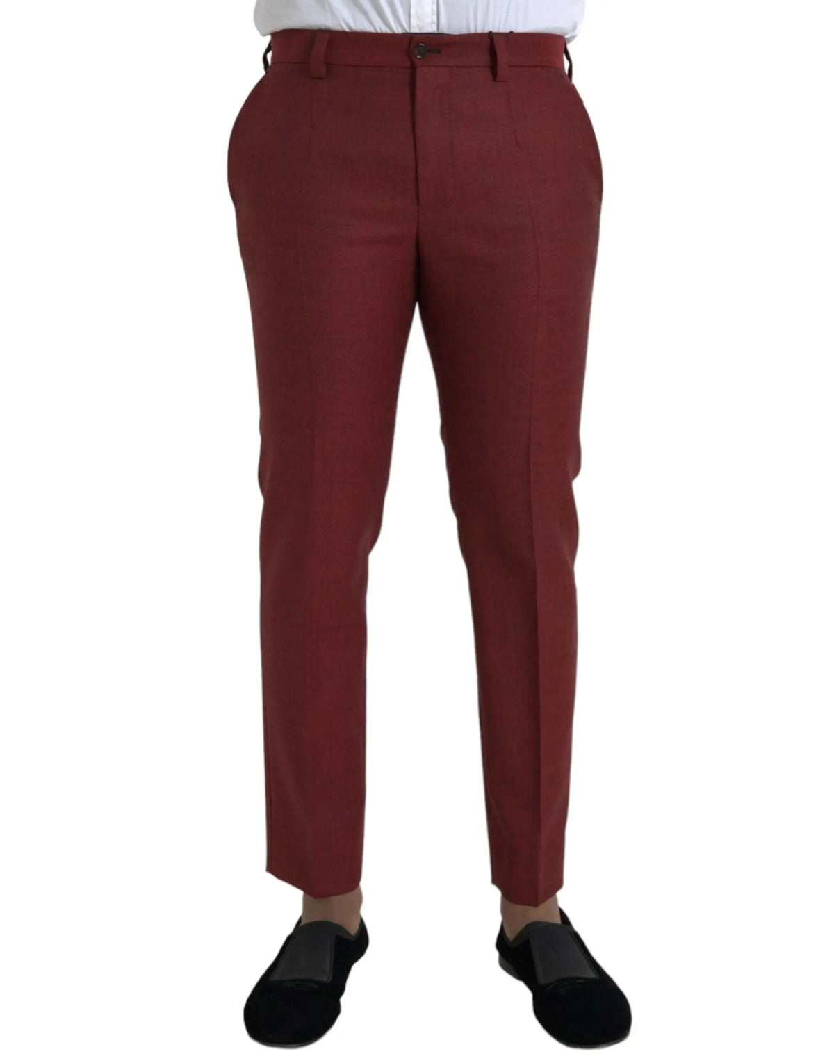 Une paire de pantalons slim en laine bordeaux riche avec un design classique et des plis subtils par dolce & gabbana