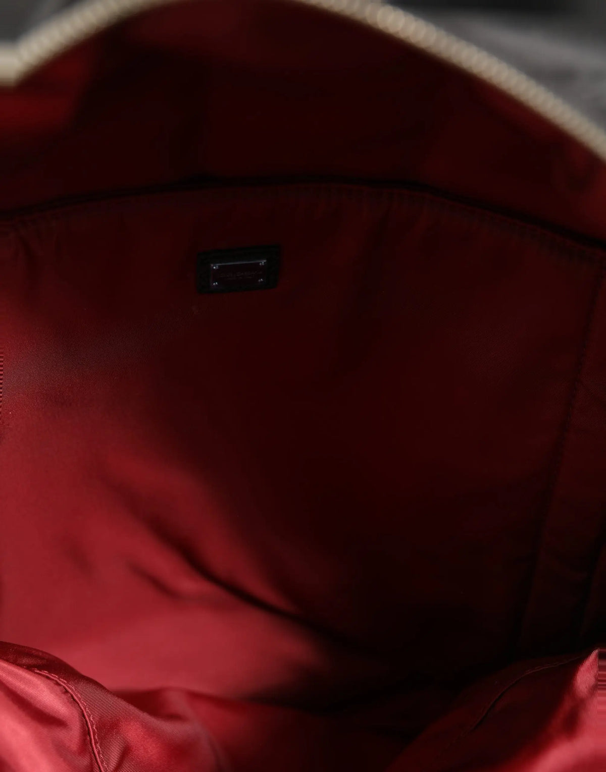 Douce & gabbana sac à dos nylon noir homme avec doublure intérieure rouge et petite étiquette rectangulaire noire