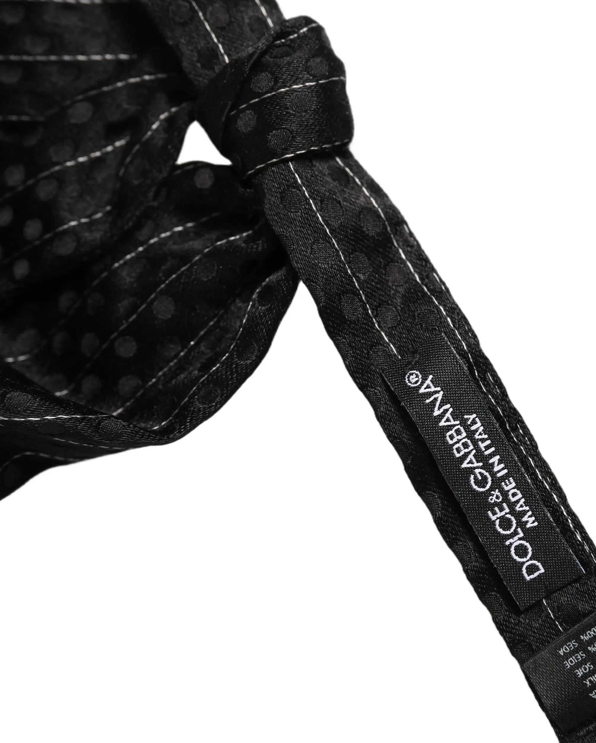 Foulard en soie noir dolce & gabbana avec motif à pois subtils et surpiqûres blanches contrastantes