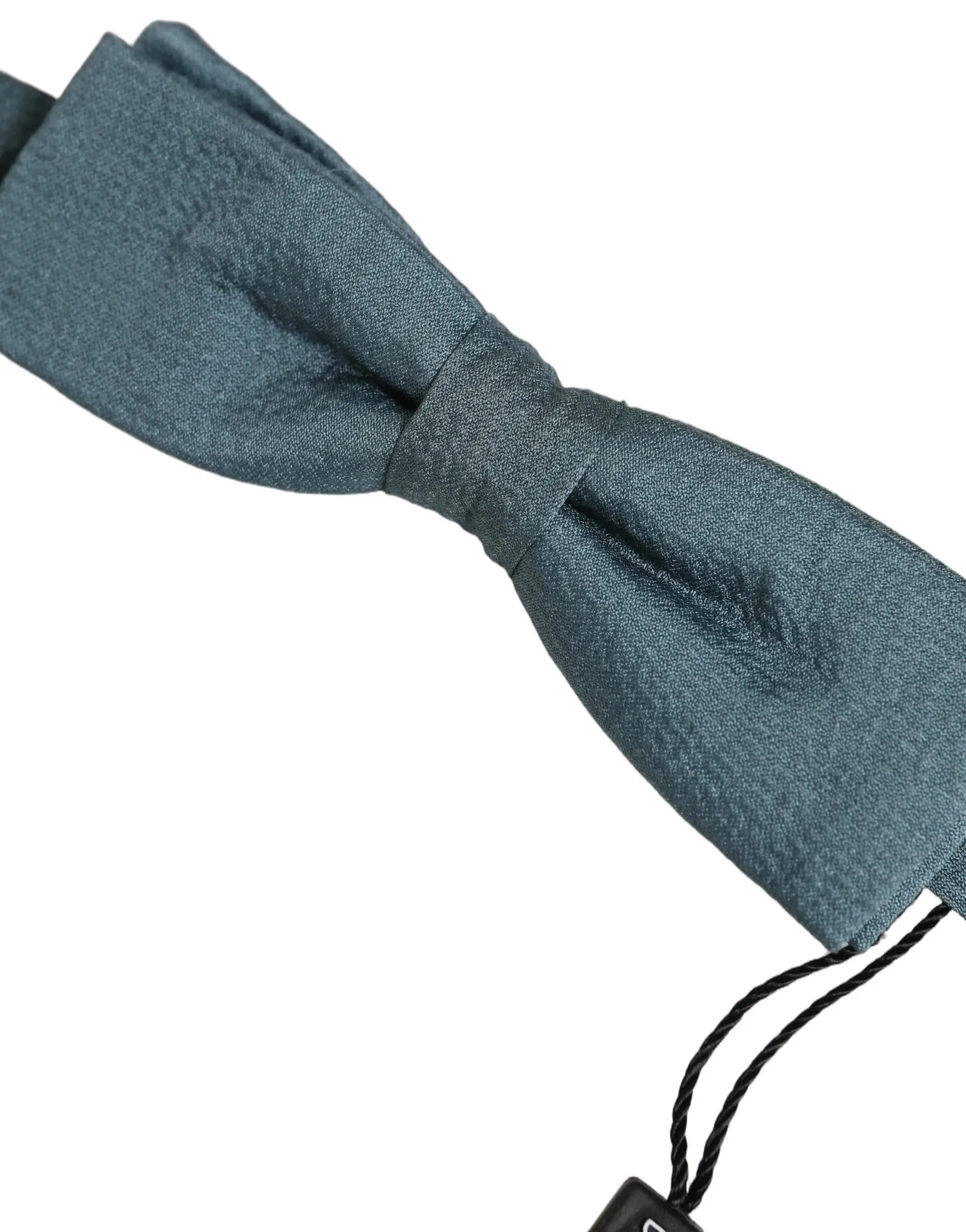 Un nœud papillon dolce gabbana homme en soie 100 pour cent bleu sarcelle avec texture subtile et nœud ajustable