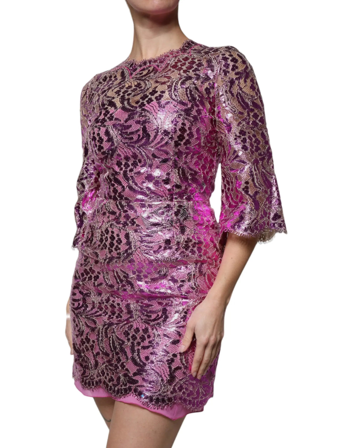 Robe mini dolce & gabbana en sequins métalliques fuchsia avec motif floral et manches trois-quarts