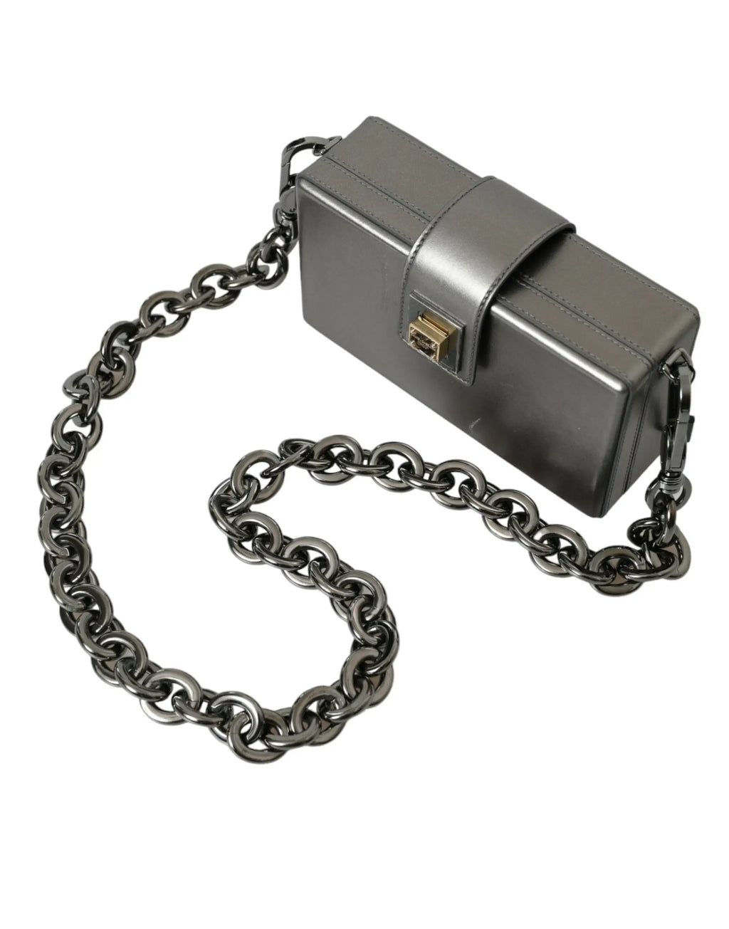 Un sac bandoulière dolce gabbana dg box en cuir de veau métallique gris avec une chaîne épaisse et des ferrures dorées