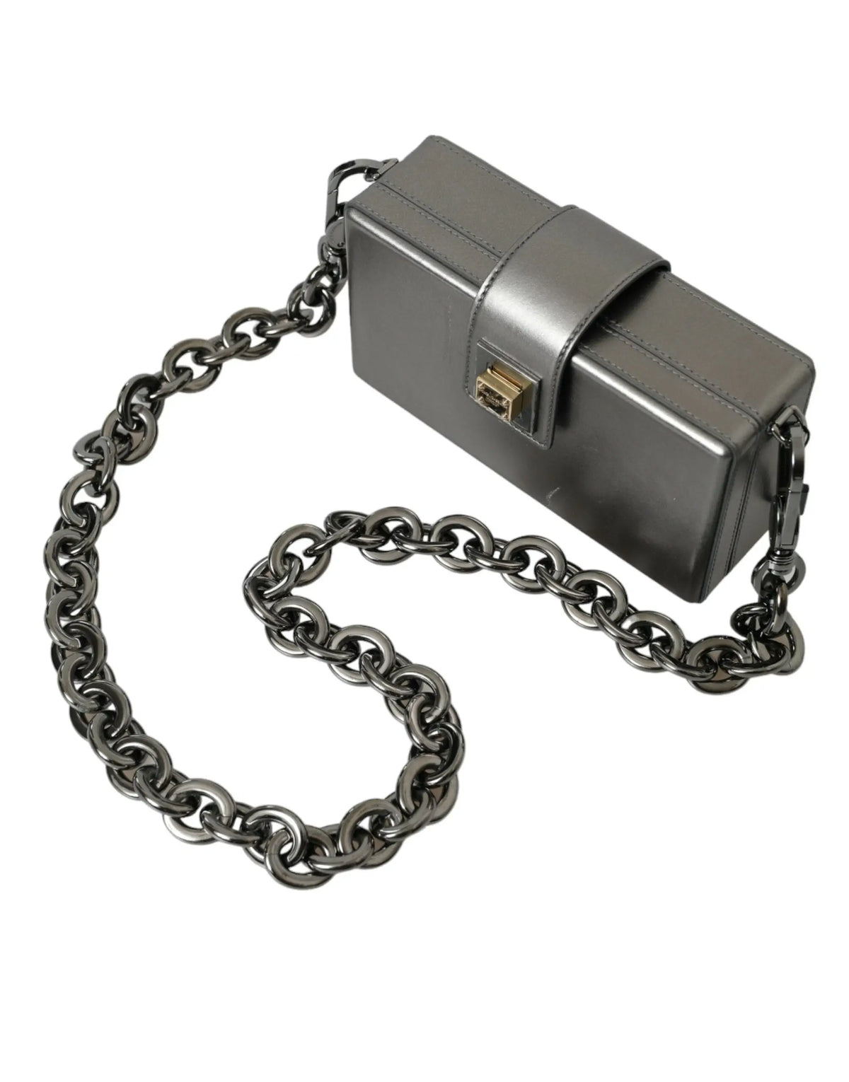 Un sac bandoulière dolce gabbana dg box en cuir de veau métallique gris avec une chaîne épaisse et des ferrures dorées