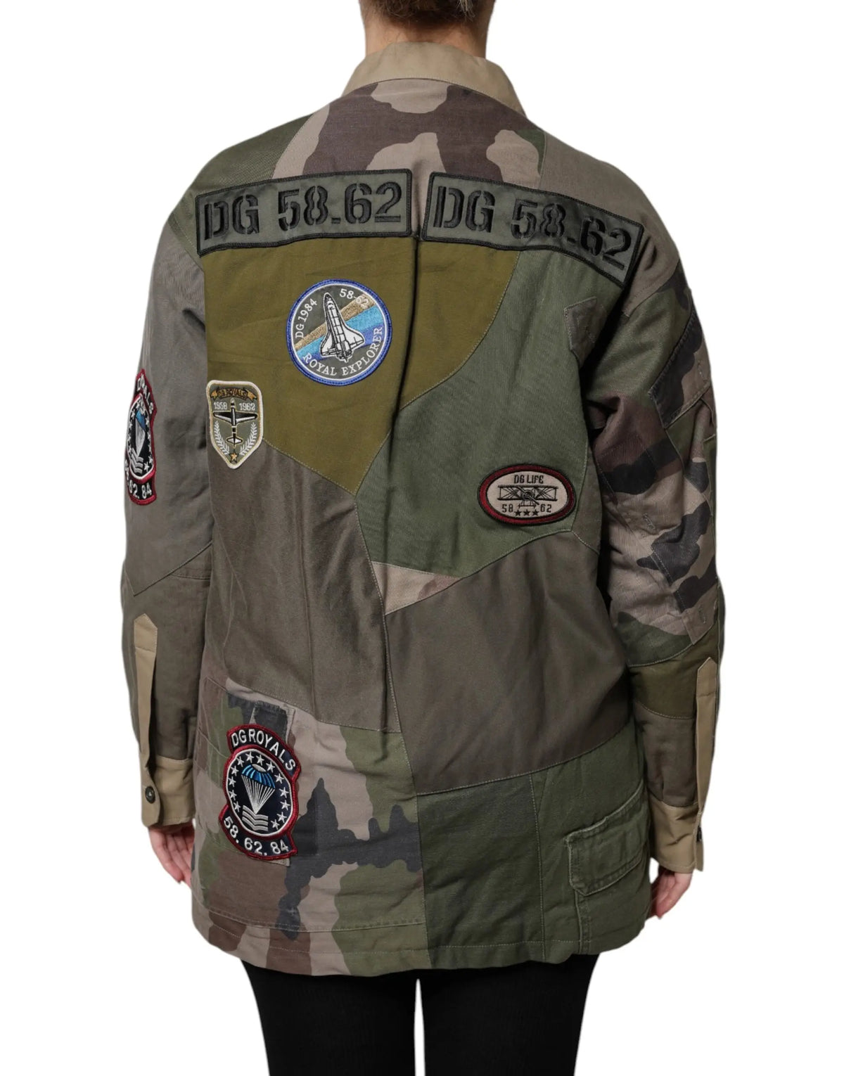 Veste coupe-chemise militaire en coton vert olive dolce gabbana avec motifs camouflage et patchs brodés dg 58.62 et space royal explorer