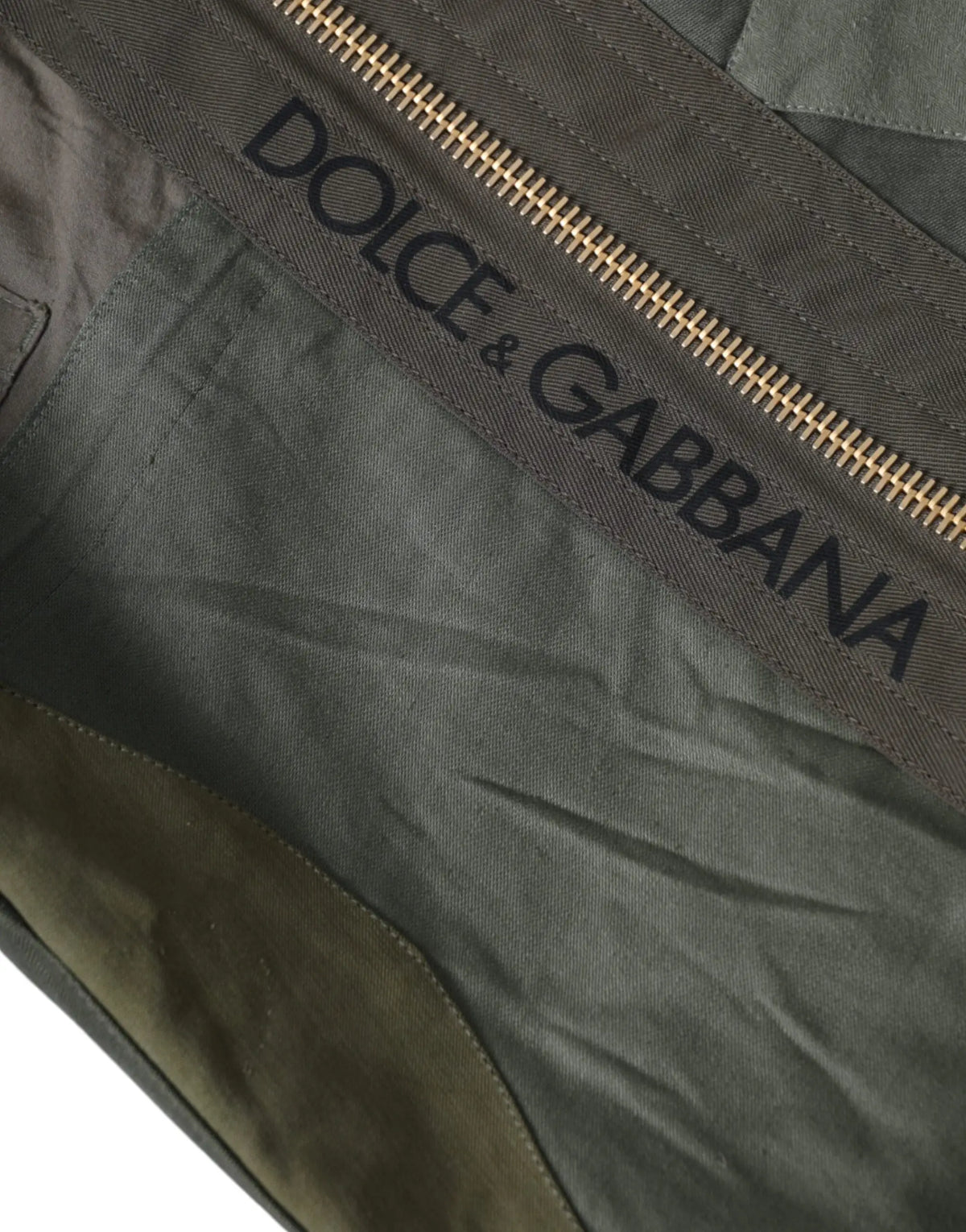 Sac à bandoulière en toile olive avec fermeture éclair dorée et branding dolce & gabbana noir sur la sangle