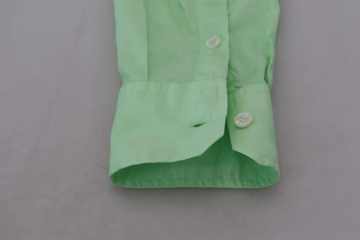 Chemise dolce & gabbana verte menthe à manches longues avec poignet boutonné vert clair et tissu plié soigneusement