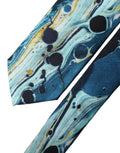 Un nœud papillon réglable pour homme dolce & gabbana en soie bleu et noir avec un design marbré abstrait multicolore