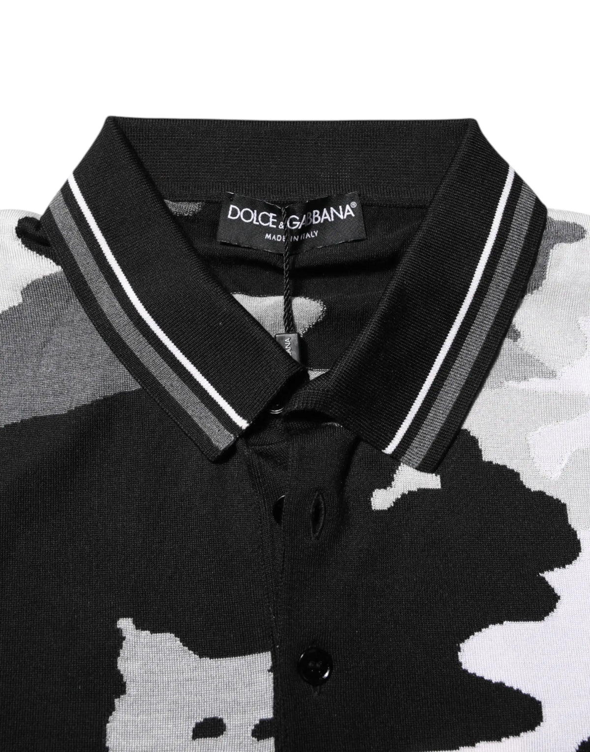 Polo dolce & gabbana multicolore camouflage noir et blanc avec col côtelé gris et blanc contrastant