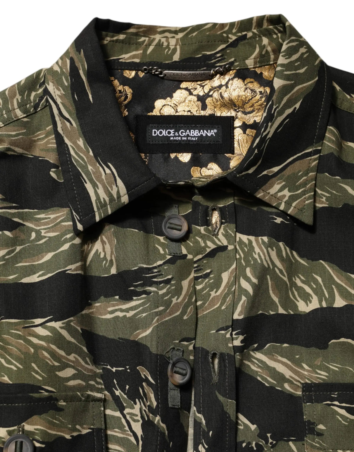 Dolce & gabbana chemise camouflage multicolore en coton avec broderie florale dorée sur le col intérieur