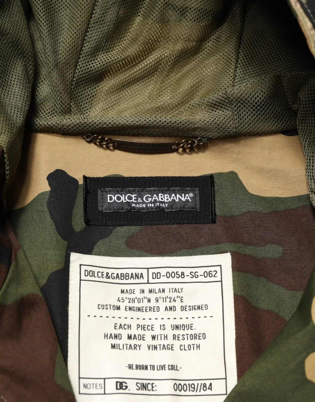 Veste imperméable à capuche dolce & gabbana multicolore camouflage en tissu militaire vintage restauré avec étiquette noire