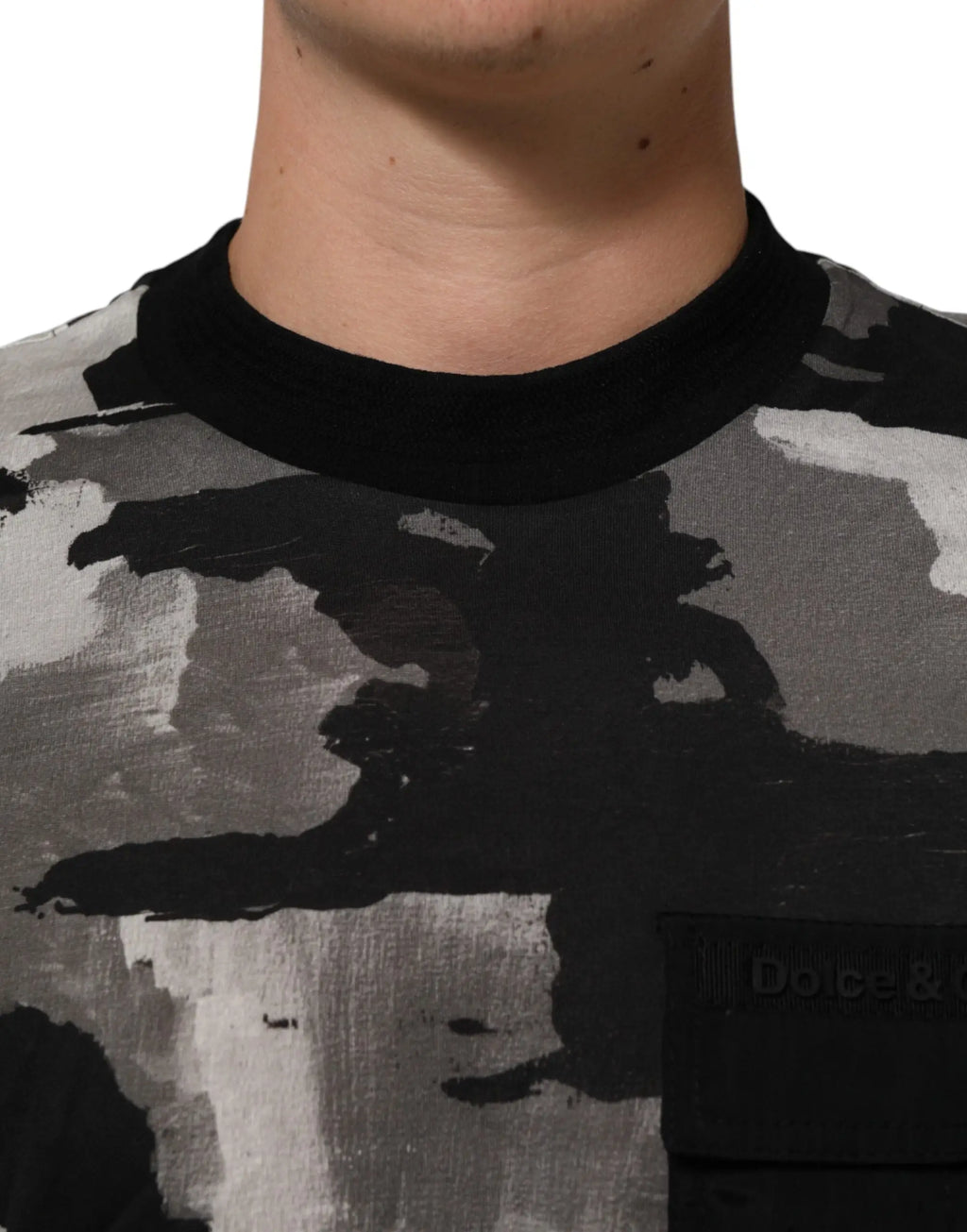 Dolce & gabbana t-shirt homme manches courtes camouflage multicolore motif pinceau noir et gris col rond côtelé noir