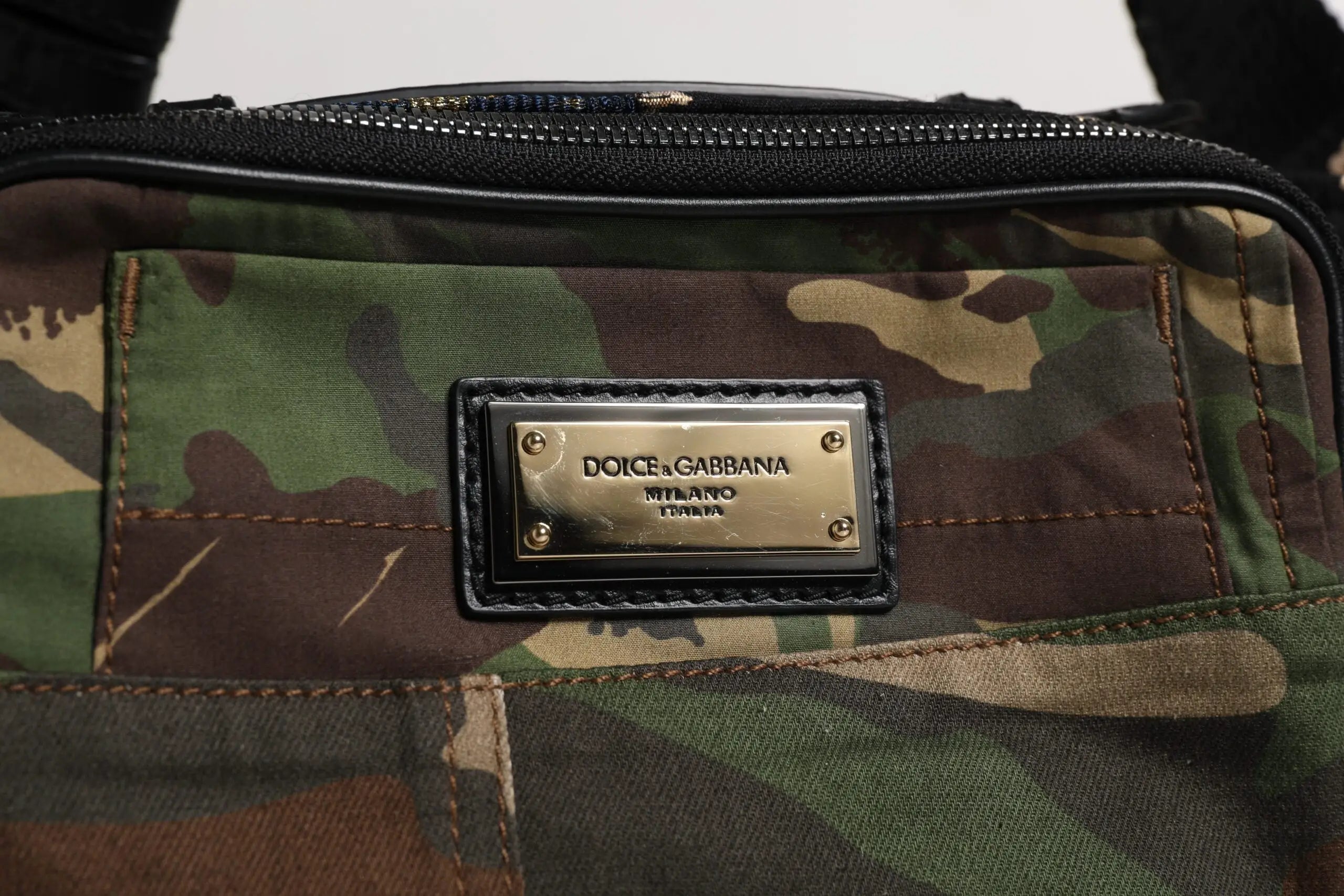 Dolce & gabbana multicolor camouflage crossbody bag with metallic plaque and black zipper in patchwork design