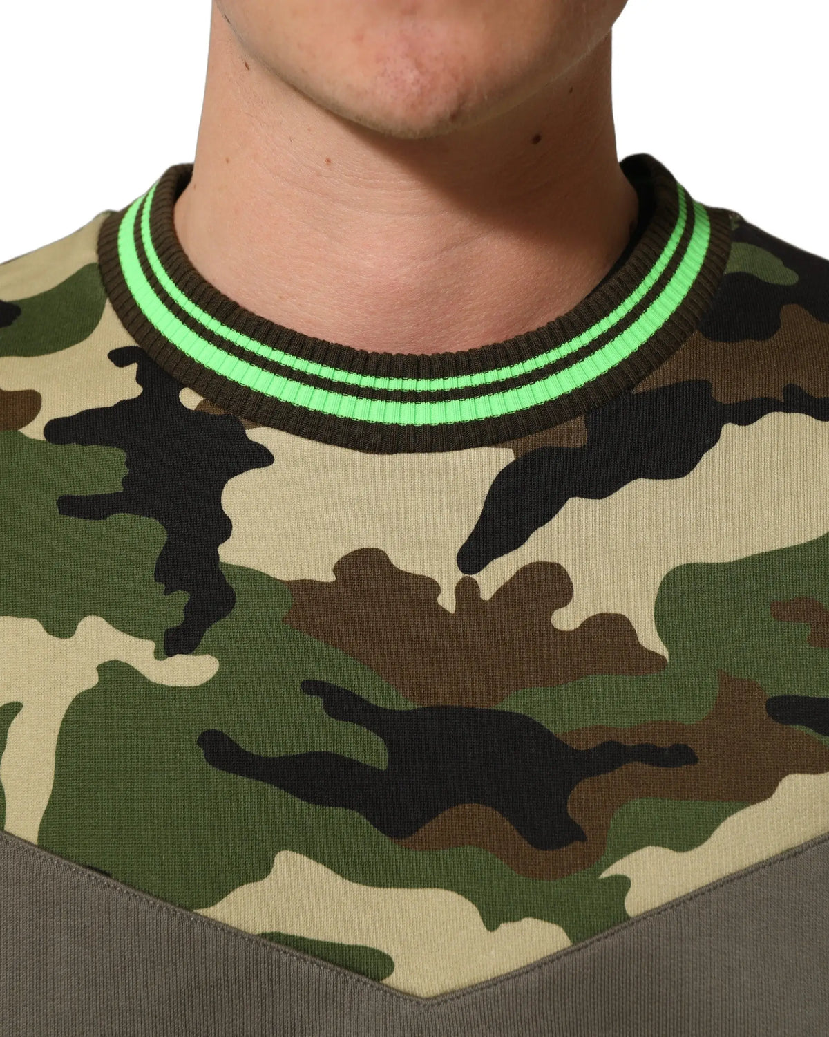 Sweatshirt dolce & gabbana homme multicolore camouflage avec col côtelé vert néon et rayures noires