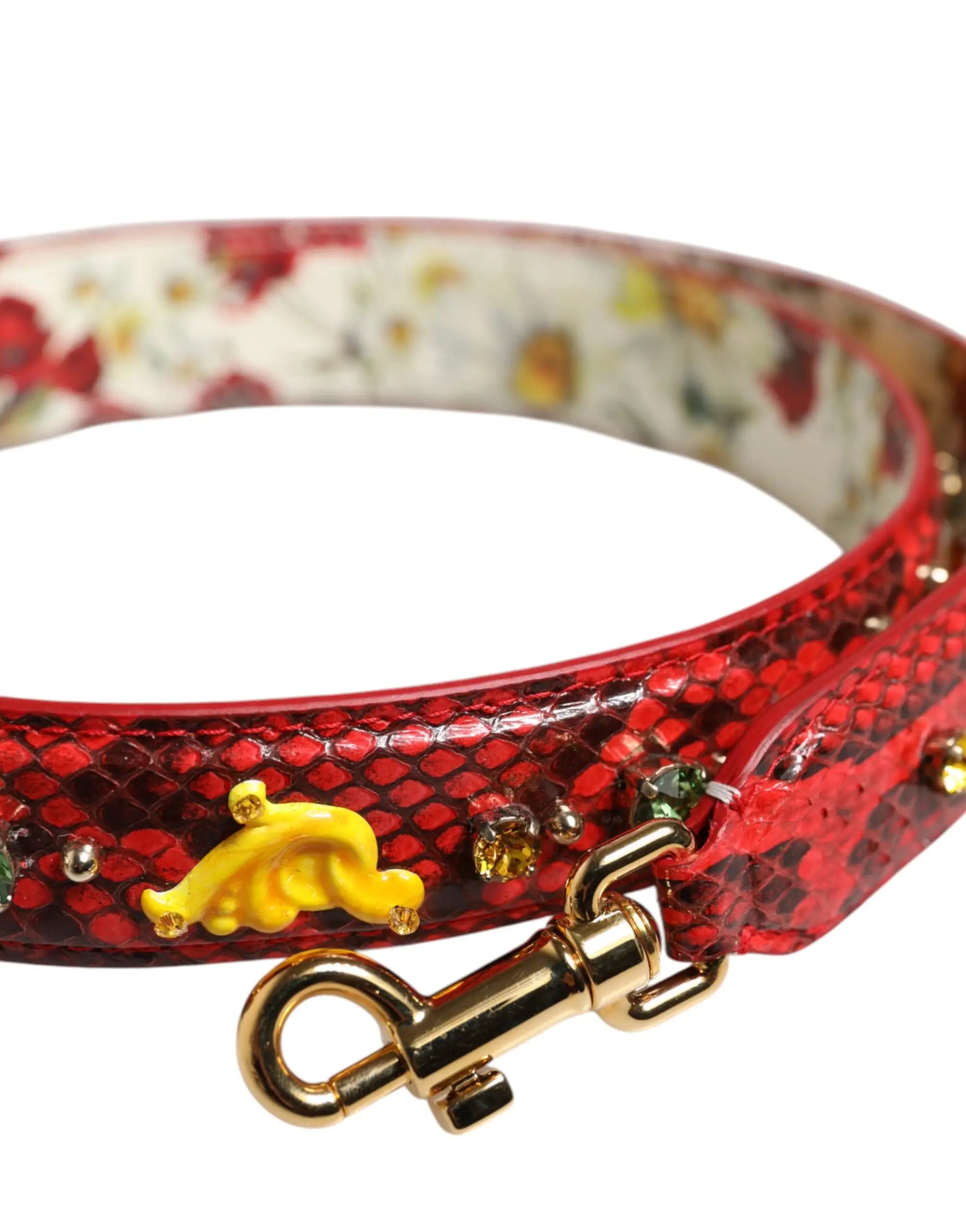 Collier pour chien en cuir à imprimé serpent rouge avec ferrures dorées et breloque dauphin jaune pour dolce & gabbana