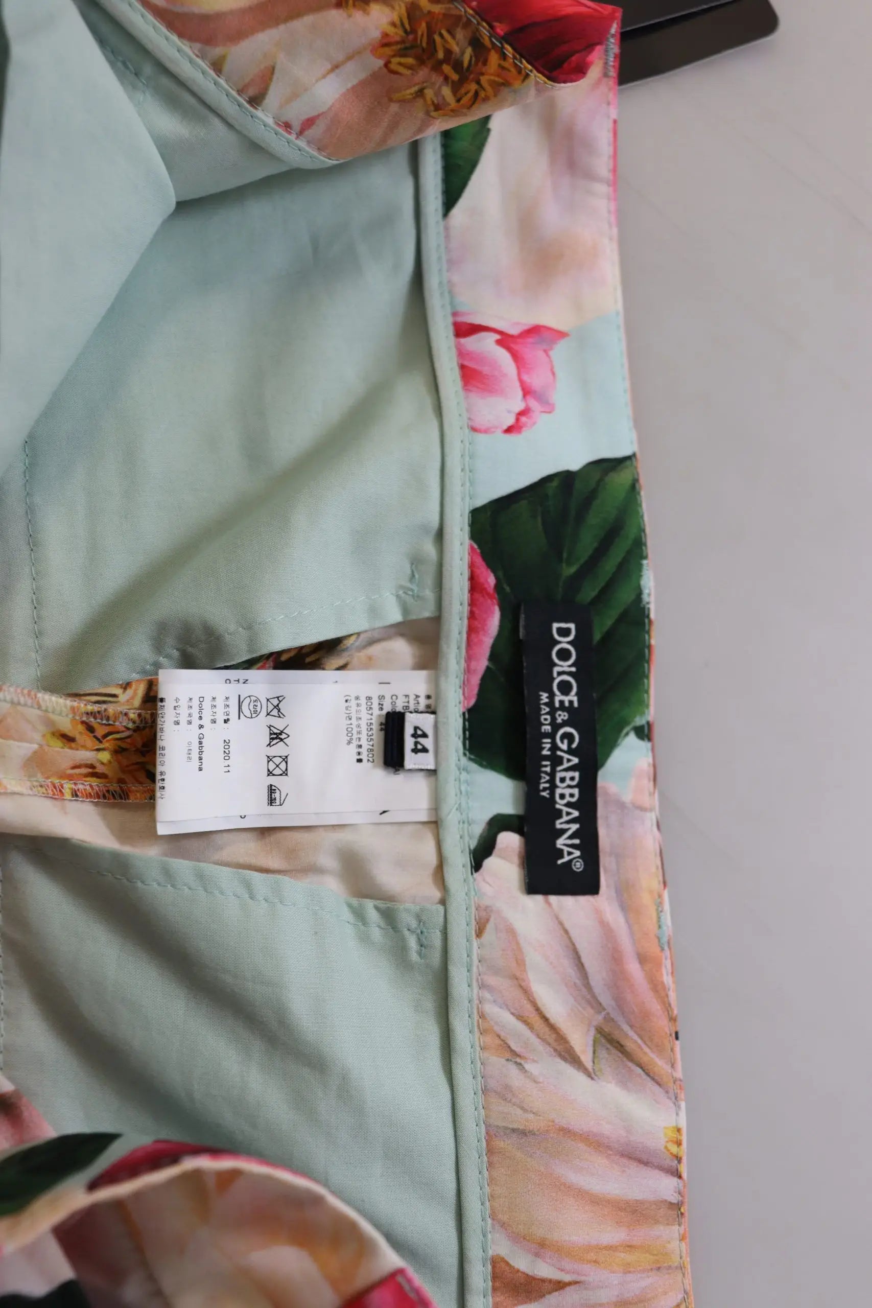 Dolce & gabbana pantalon court taille haute en tissu vert menthe avec imprimé floral multicolore aux fleurs roses et feuilles vertes