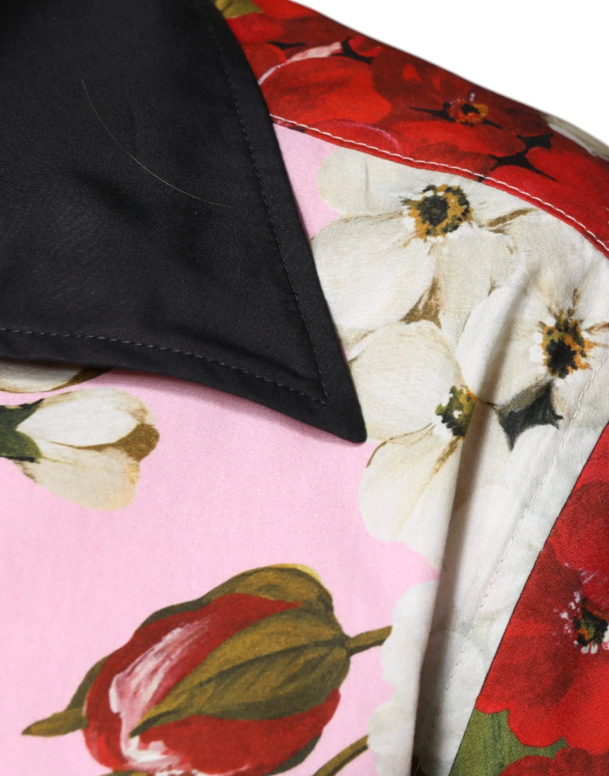Veste rose à imprimé floral avec col en satin noir et bordure rouge pour dolce & gabbana multicolor floral chemise décontractée boutonnée