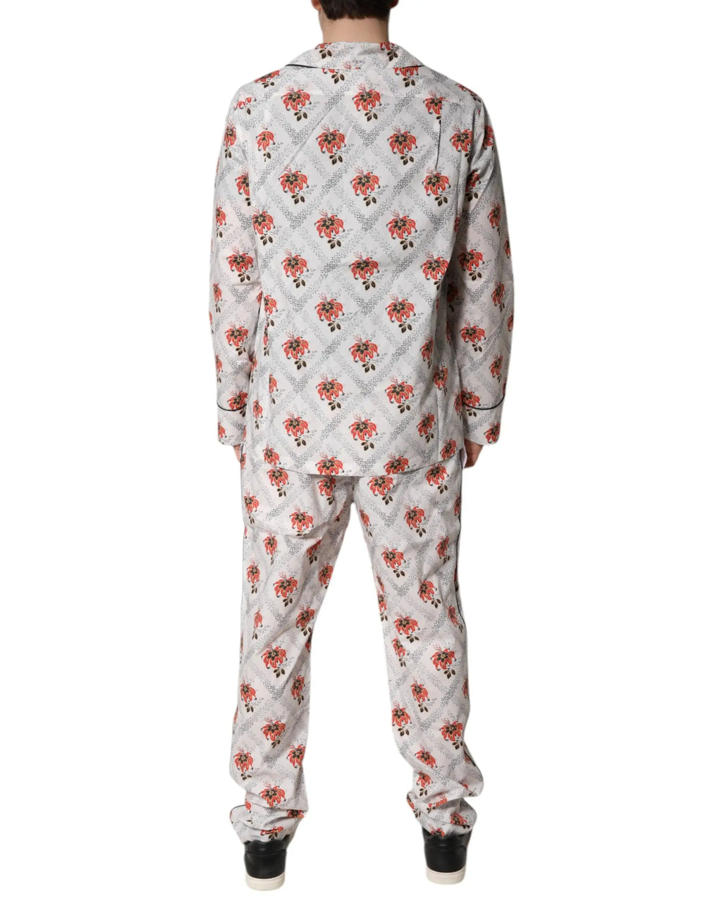 Ensemble de pyjama blanc dolce gabbana en coton avec motif floral rouge et noir sur fond gris clair