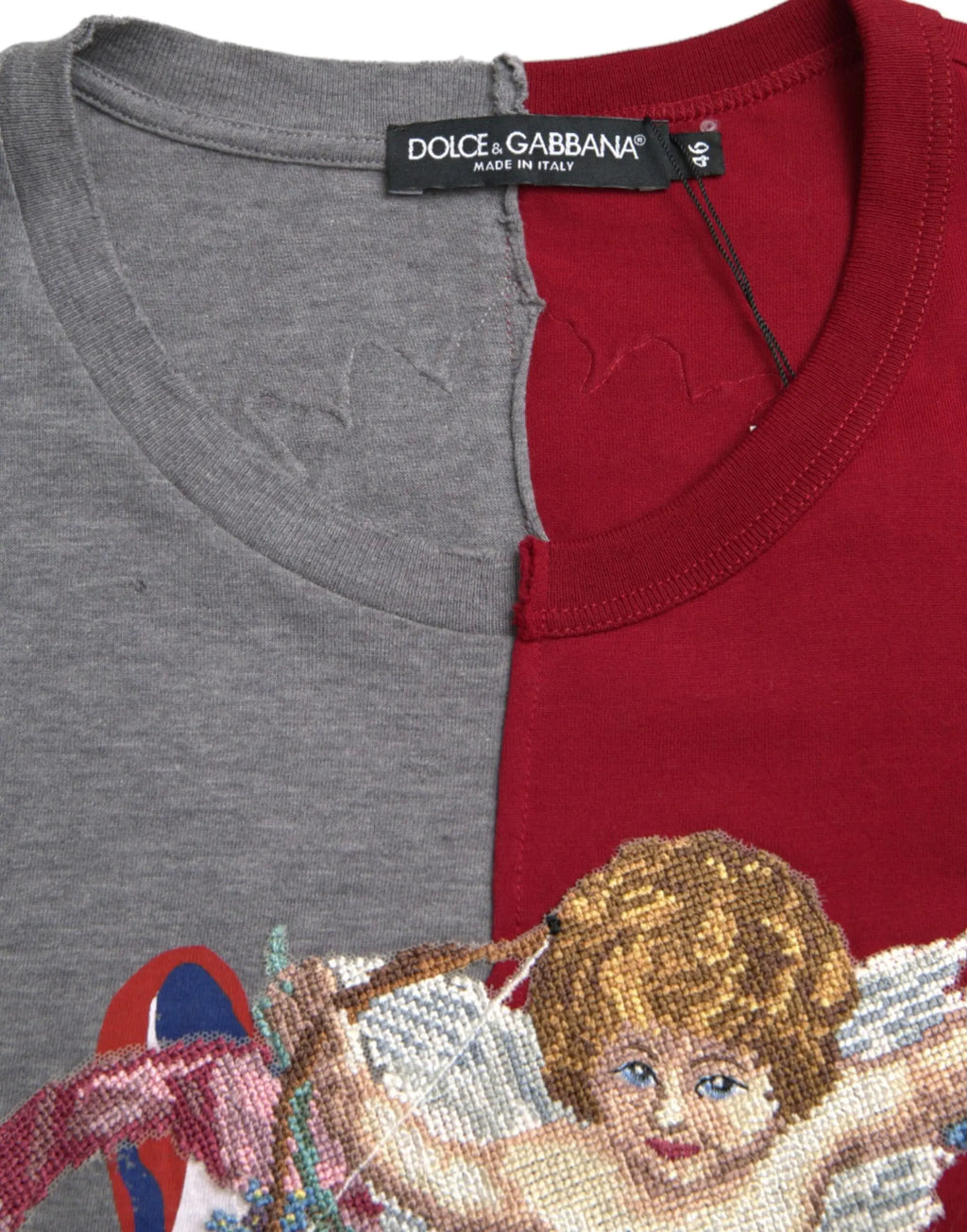 Dolce & gabbana t-shirt multicolore en coton avec design divisé gris et rouge orné d’un motif cupidon brodé