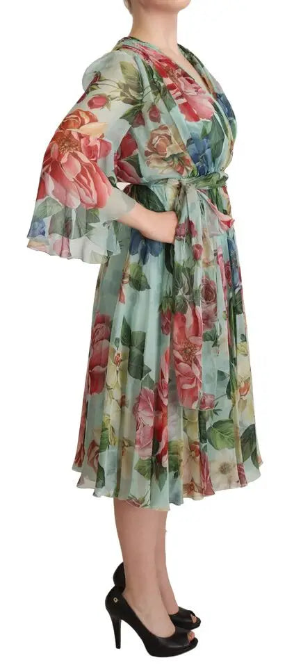 Robe midi portefeuille en soie dolce & gabbana à imprimé floral vert avec roses roses et feuilles vertes sur fond mint clair