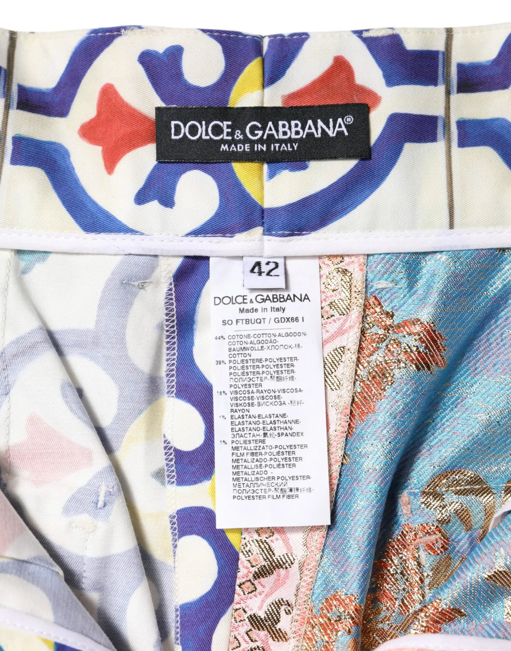 Pantalon femme taille haute dolce gabbana multicolore avec motifs géométriques bleus et rouges sur fond crème