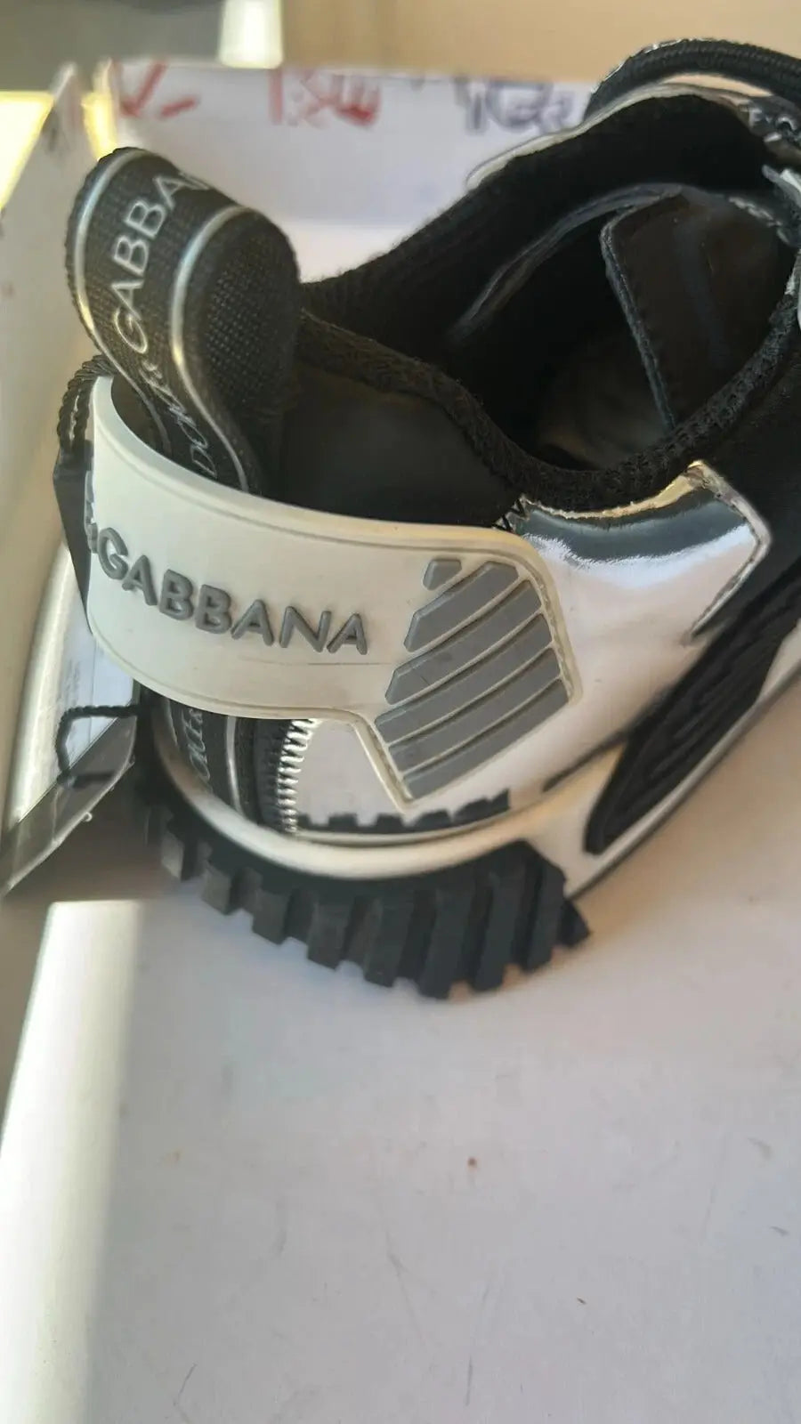 Sneakers basses dolce & gabbana multicolores noir et blanc avec panneau argenté brillant tige en mesh semelle en caoutchouc épaisse