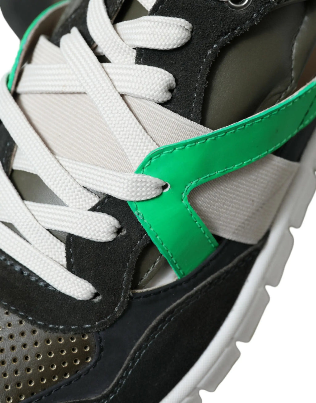 Baskets basses dolce & gabbana en cuir et suède noir et vert avec lacets blancs et détails perforés