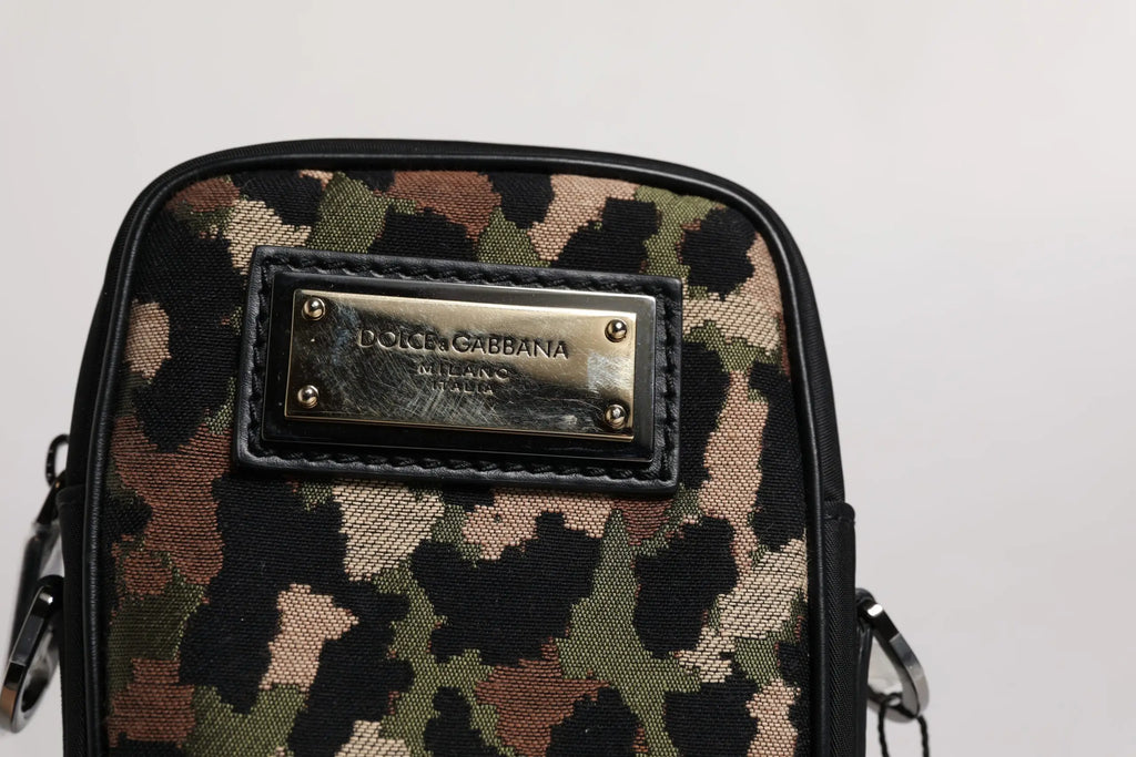 Sac bandoulière dolce & gabbana camouflage avec bordure en cuir noir et plaque métallique multicolore léopard
