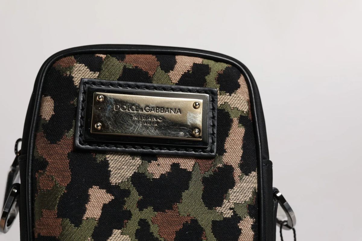Sac bandoulière dolce & gabbana camouflage avec bordure en cuir noir et plaque métallique multicolore léopard