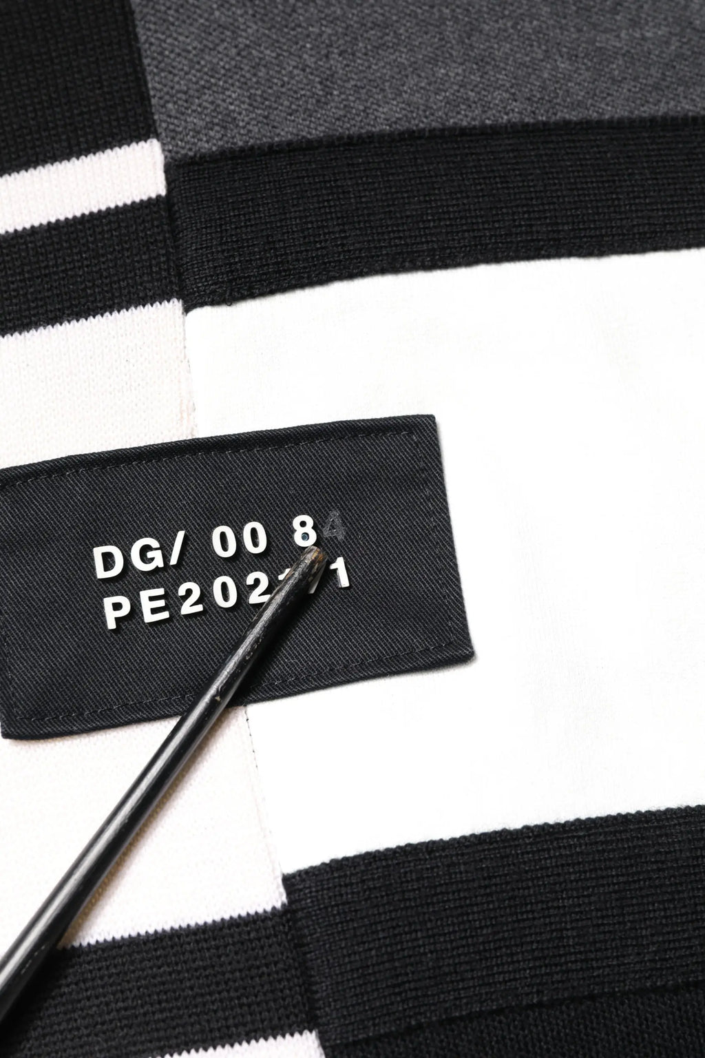 Pull à capuche dolce & gabbana rayé noir et blanc en maille avec étiquette tissée noire dg 00 84 pe2021