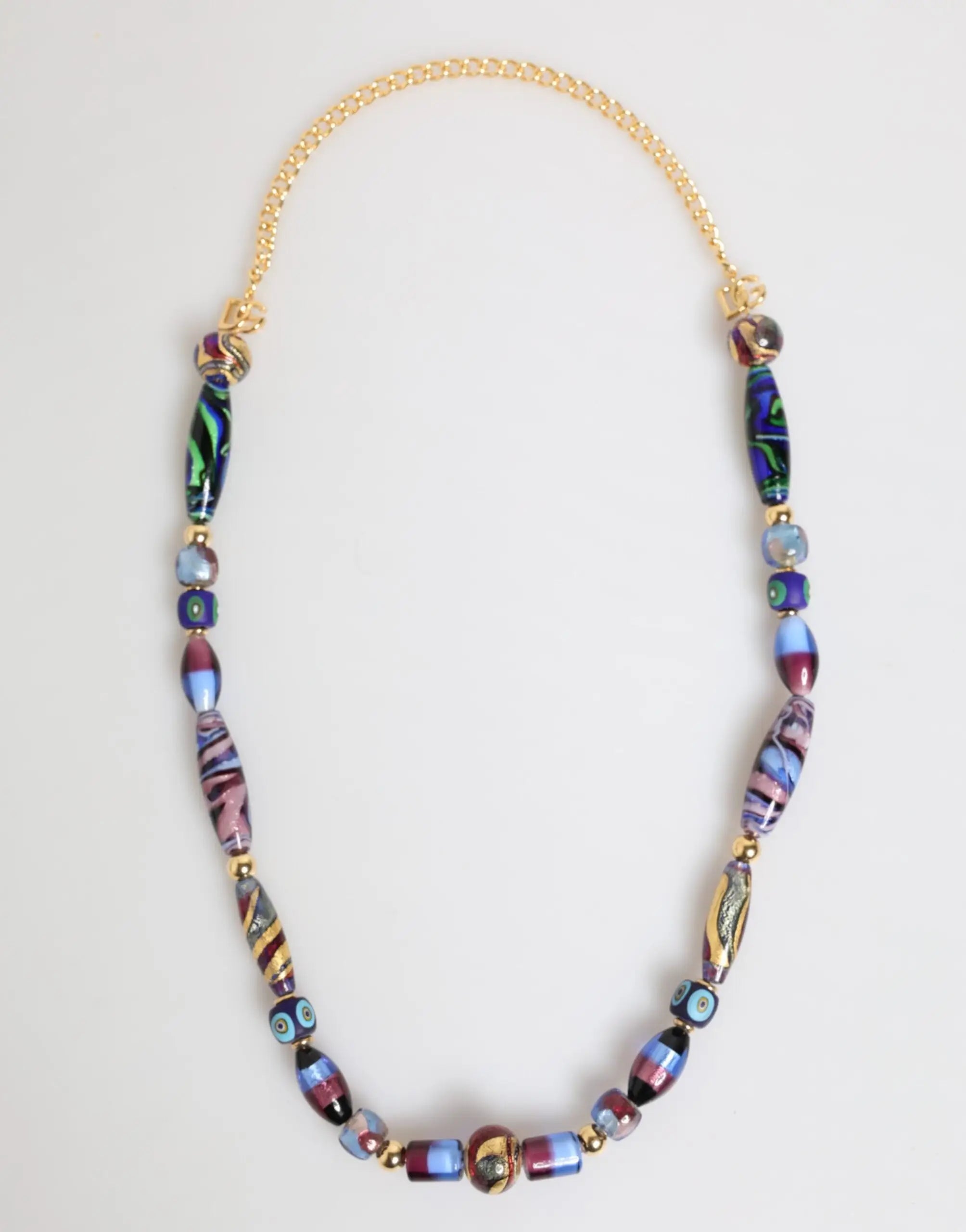Collier vibrant dolce & gabbana avec chaîne en laiton doré et perles en verre de murano multicolores aux motifs tourbillonnants