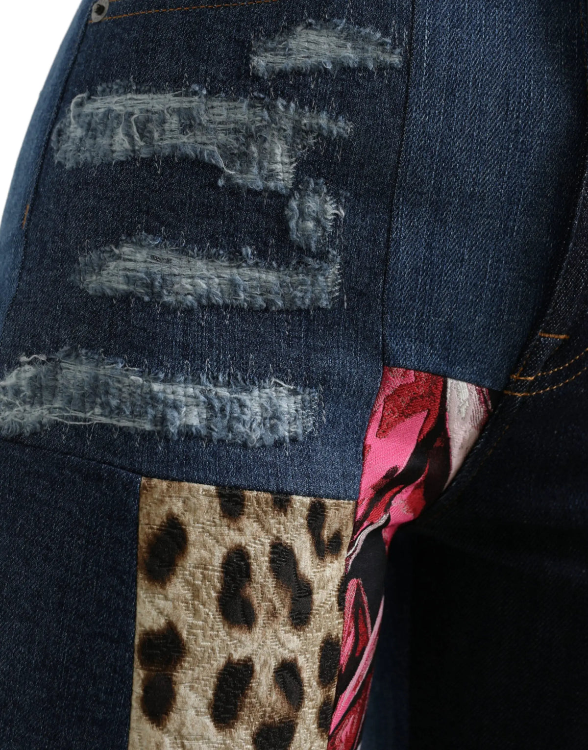 Jean skinny en denim bleu foncé dolce gabbana avec patches multicolores léopard et fleurs roses effilochés