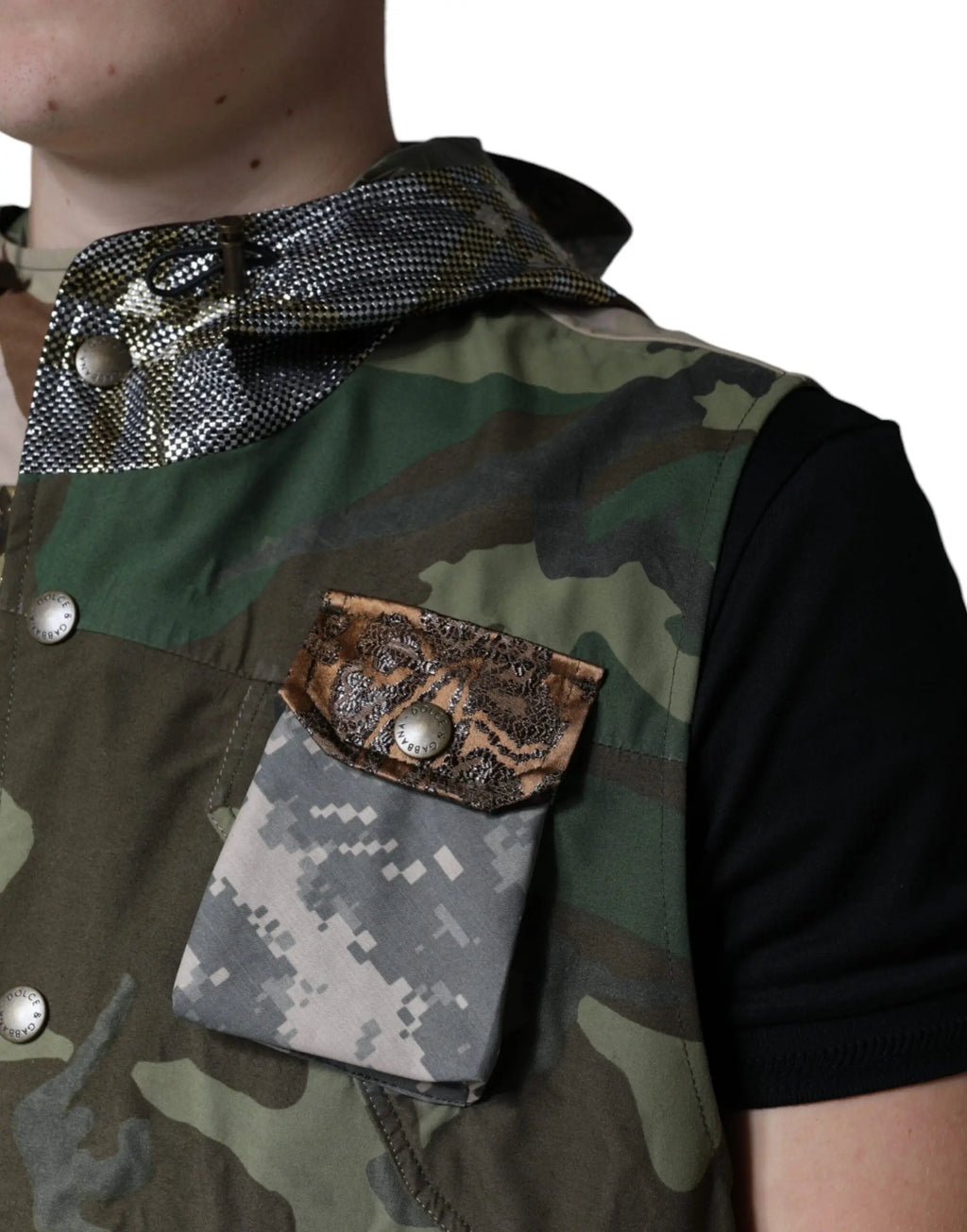 Dolce gabbana multicolor patchwork hooded vest jacket camouflage avec motif pixel et poche à rabat en cuir marron