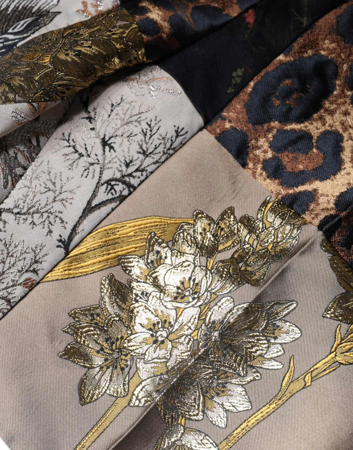 Écharpe en soie beige avec fleurs brodées or et argent pour pantalon taille haute patchwork jacquard dolce & gabbana