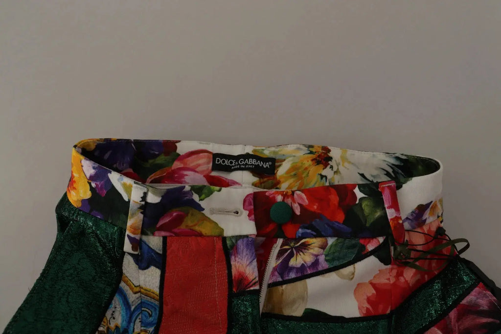 Pantalon taille haute en jacquard patchwork multicolore dolce & gabbana avec motif floral rouge violet et vert sur fond blanc