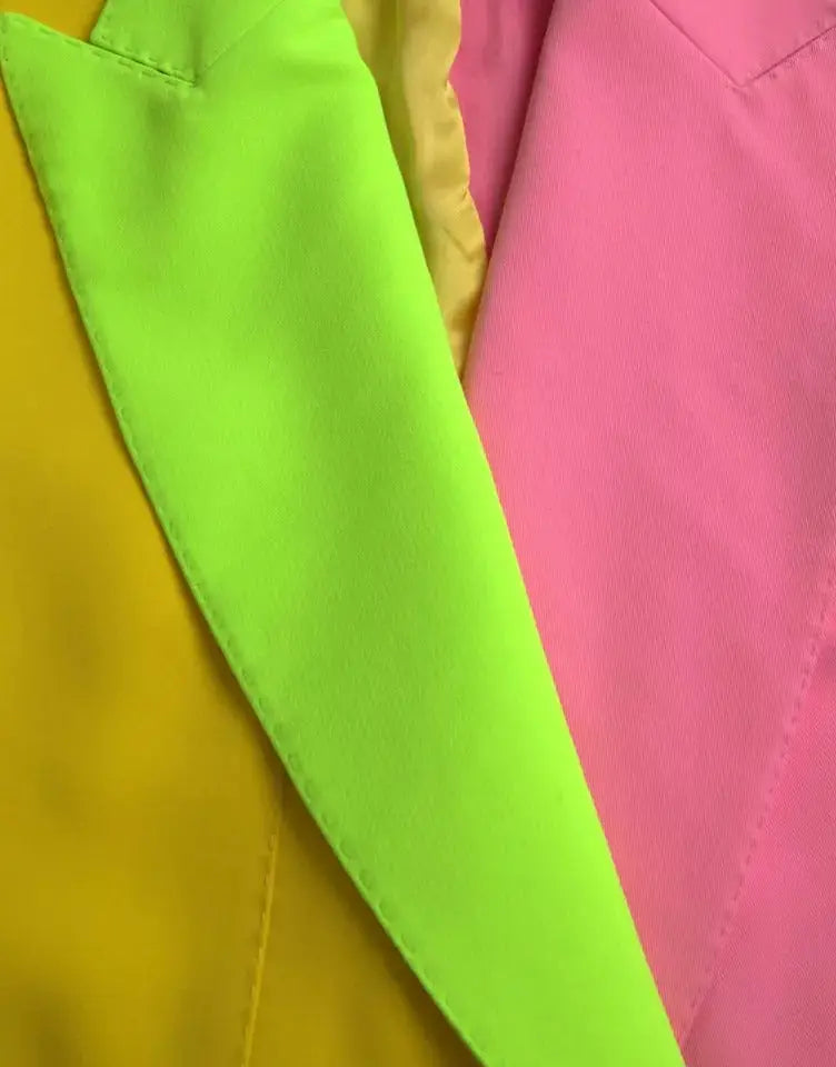 Manche en tissu néon vert vif avec fini lisse légèrement brillant sur manteau multicolore dolce & gabbana