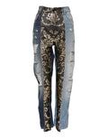 Jean denim taille haute dolce gabbana avec motif damas noir et or au centre et déchirures sur les jambes