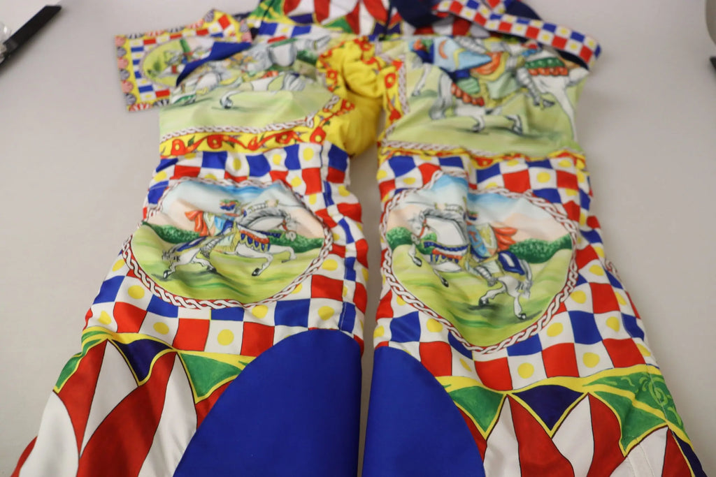 Écharpe en soie multicolore à motifs vifs avec scènes brodées de chevalier et cheval pour pantalon neige dolce & gabbana